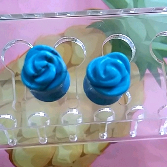 Carved rose 🌹 Turquoise Stone Plugs 8mm (sz 0) - Picture 3 of 4
